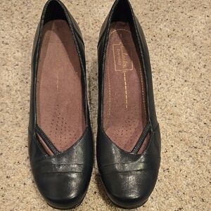 NWOT Clarks Women's Navy Blue Shoes